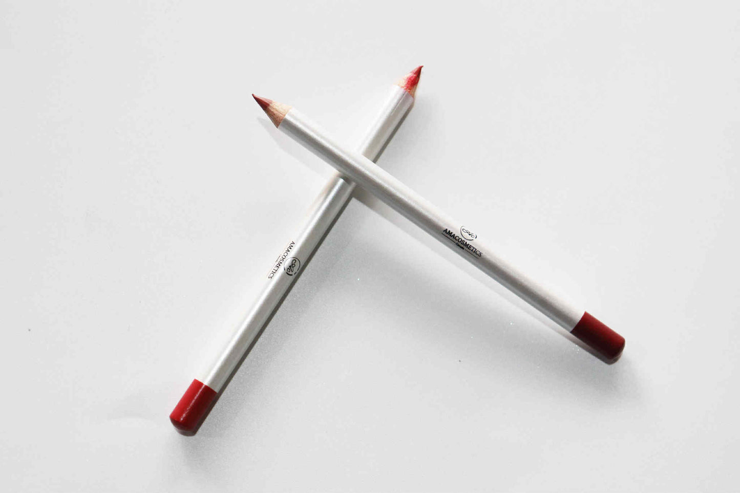 Crayons à Lèvres Amacosmetique – Précision, Élégance et Couleurs Signature