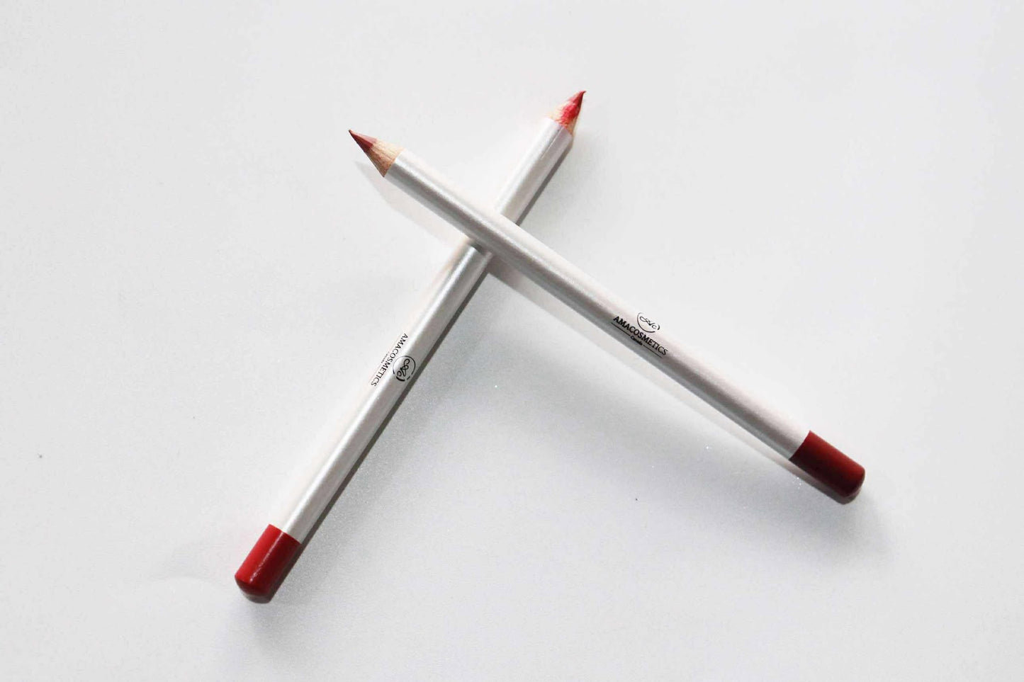 Crayons à Lèvres Amacosmetique – Précision, Élégance et Couleurs Signature