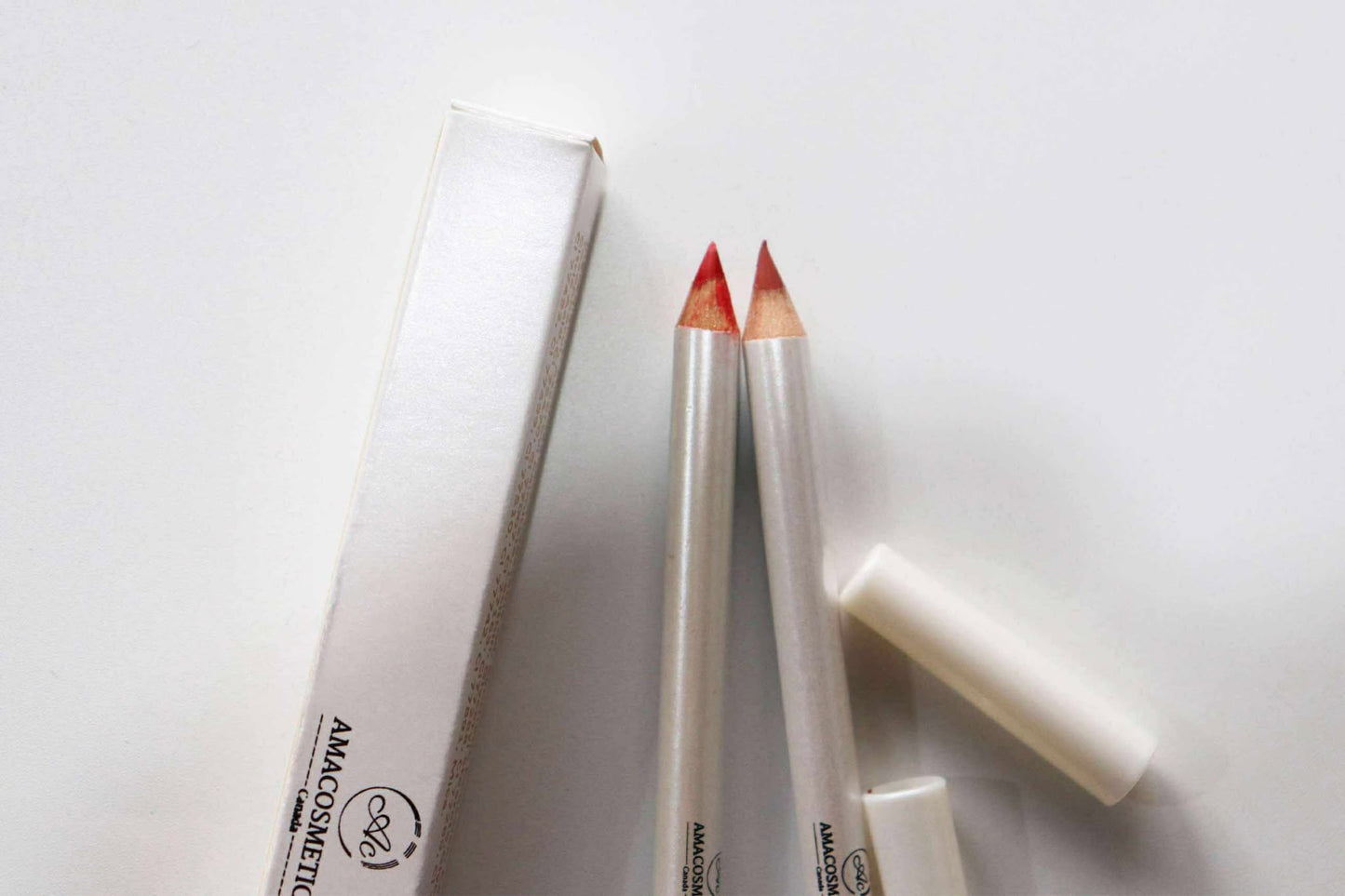 Crayons à Lèvres Amacosmetique – Précision, Élégance et Couleurs Signature