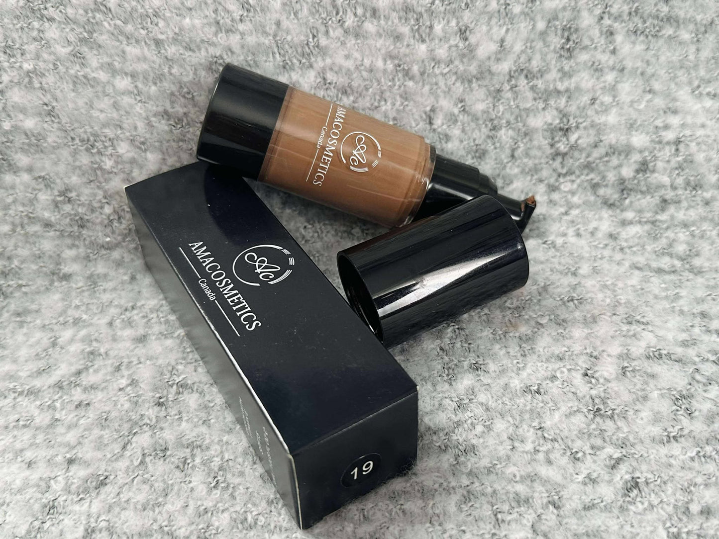 FOND DE TEINT FLUIDE AMACOSMETICS – Teint lumineux & couvrance parfaite | Glow Foundation – Full Coverage & Long Wear
